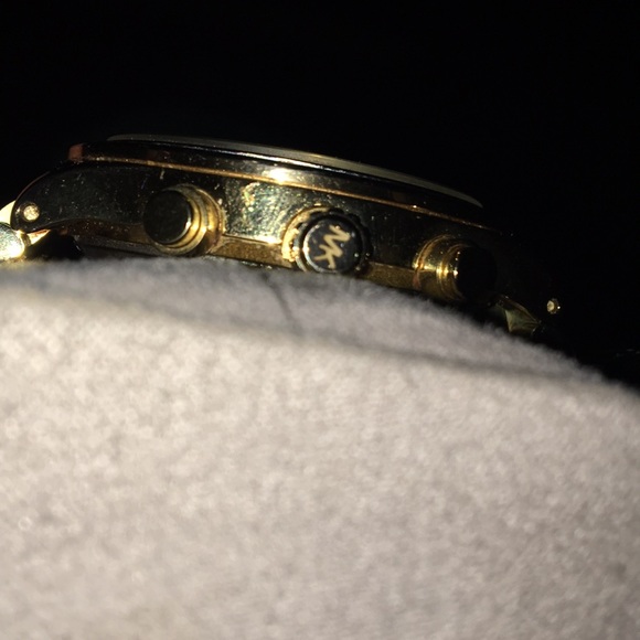 Michael Khors Watch - Picture 3 of 7
